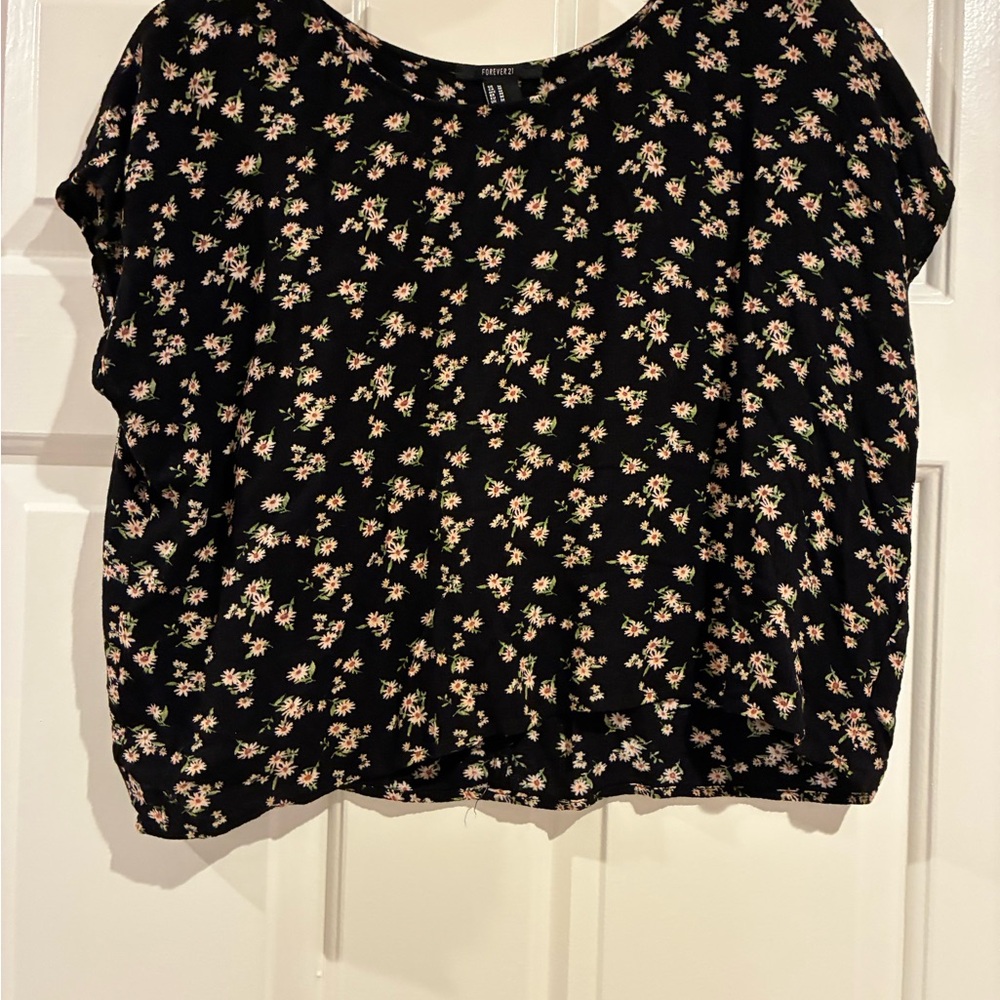 Forever 21 Black Floral Short Sleeve Top size medium